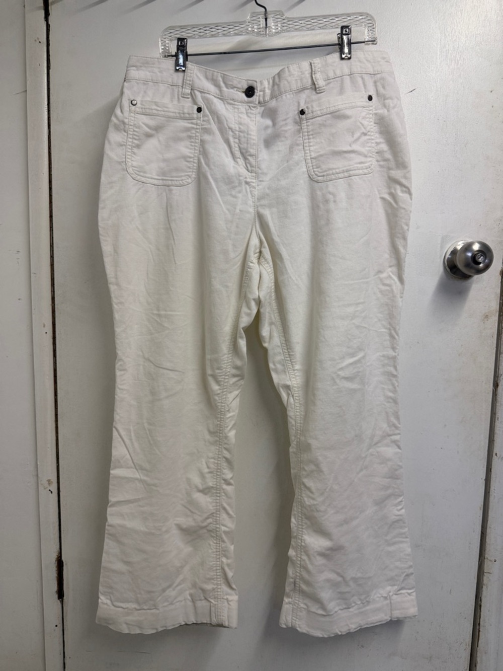 Women’s White Casual Straight-Leg Jeans